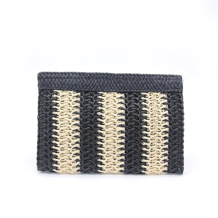 Czarna mała szydełkowa torba