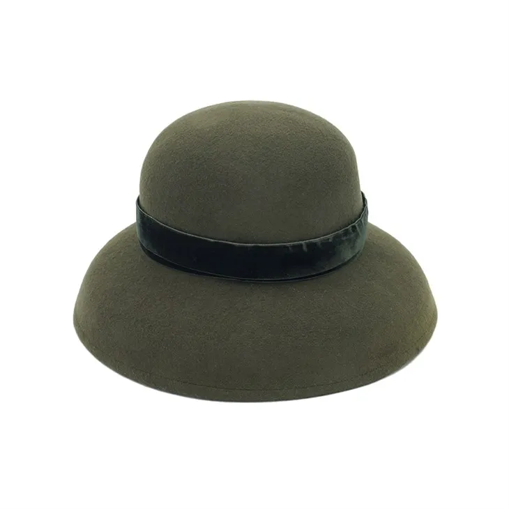 Czarnozielone wełniane czapki