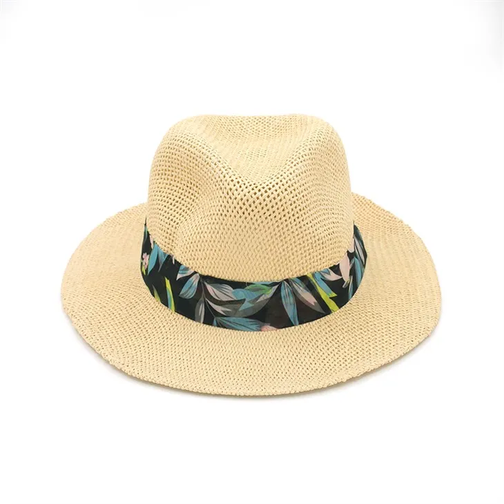 Czapki z papieru robione na szydełku