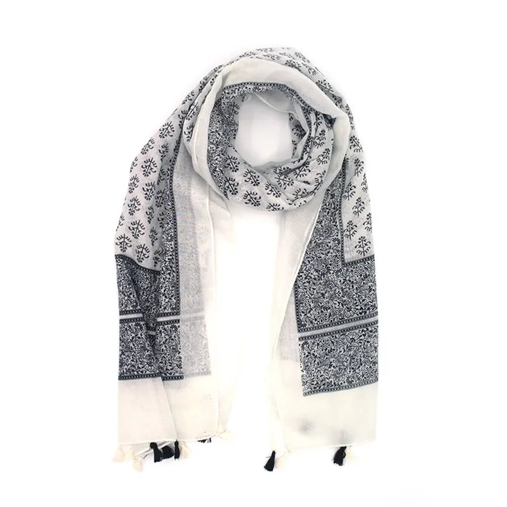 Kwiatowe poliestrowe szale damskie