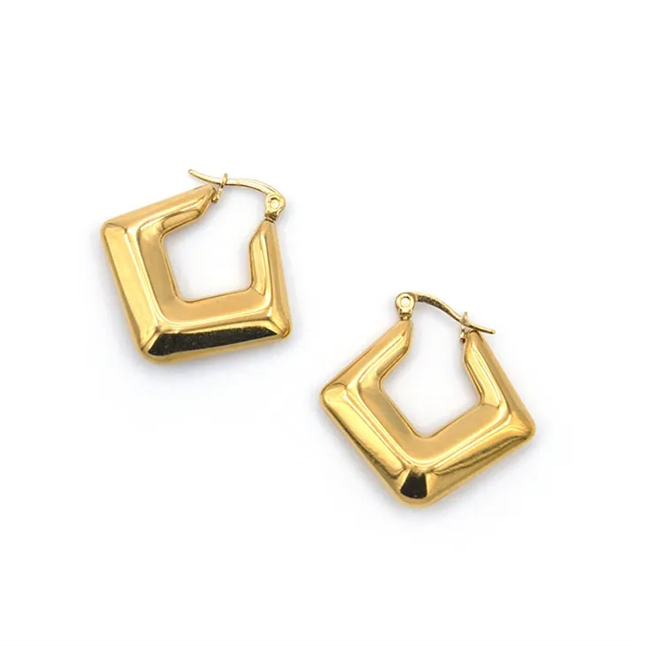 Złote kolczyki w kształcie rombów