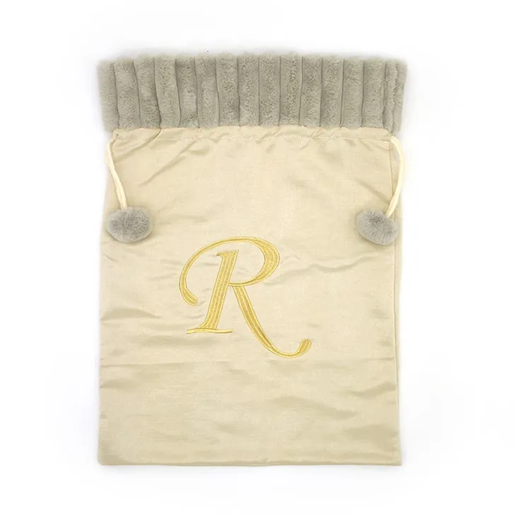 Świąteczna skarpeta w gigantyczne litery