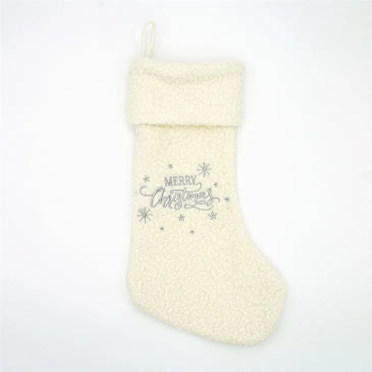 Białe skarpetki świąteczne